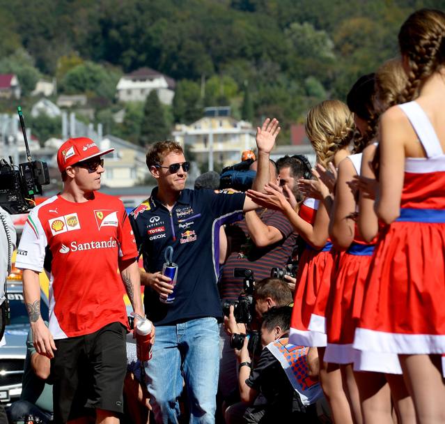 Raikkonen e Vettel salutano il pubblico. Getty